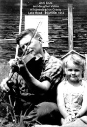 Antti_playing_violin_summer_1943.jpg