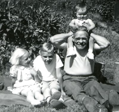 Kalle Kovanen with grandchildren, Cheryl and Carl Hanninen and Susan Lamboy, 1950  
